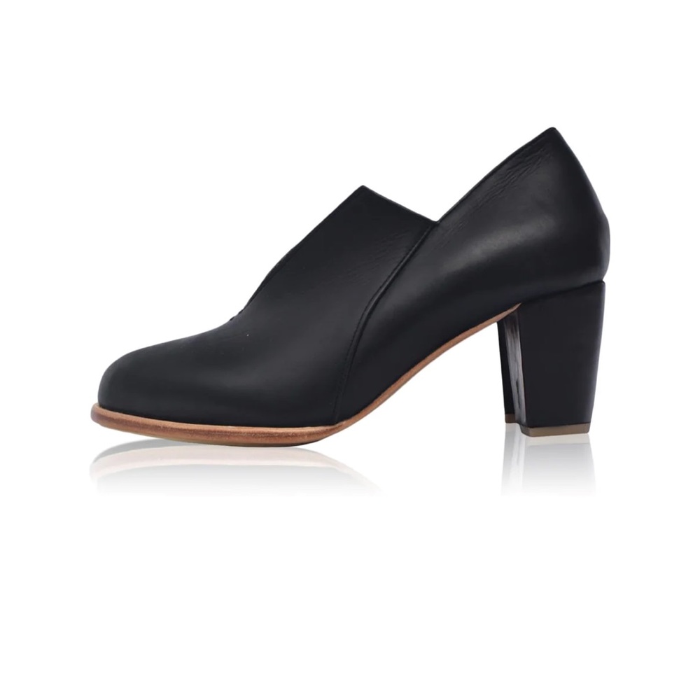 ELF black Ange leather heel booties size 7 only worn once